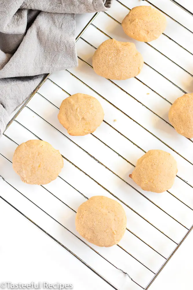 Overhead shot of vanilla spice cookies on a cooling tray